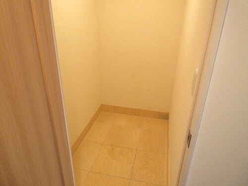 エム・ブランド相模大野13階 納戸約1.3畳　内装前　※2023年09月の写真