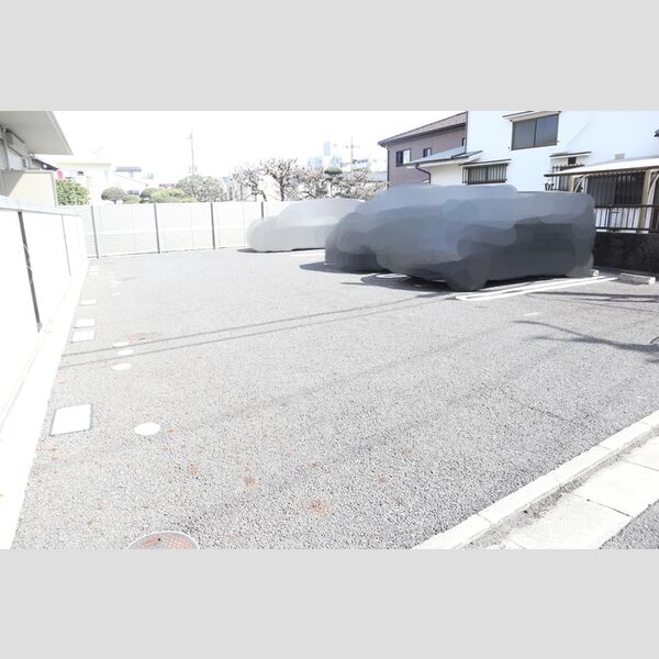 アプローズ・アイ 駐車場