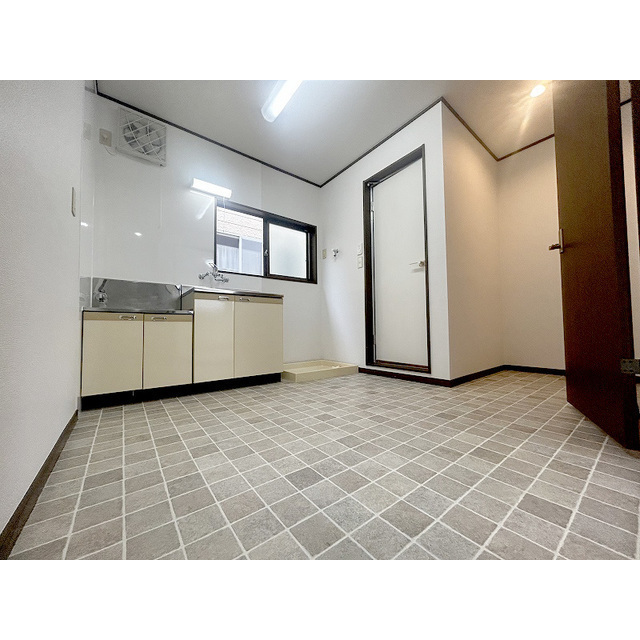 レジデンスSTO2F号室 窓が多く風通り良好