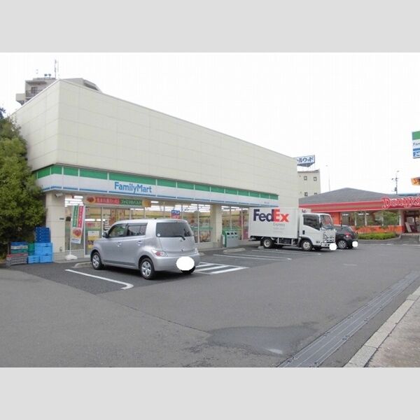 アーバン レクサス コンビニ