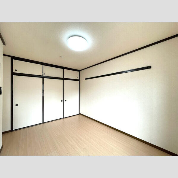 チャーリーズマンションⅡ301号室 洋室