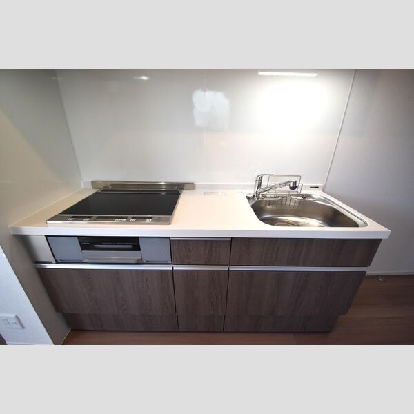 ルチェ・ソラーレ203号室 システムキッチン