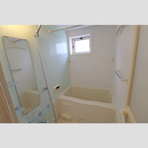 クレール 浴室は追い焚き給湯、浴室換気乾燥機付きです