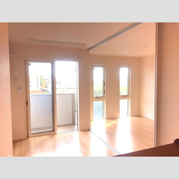 Anjewel LDKと南洋室(右側)