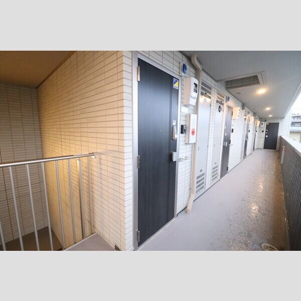 T's court(ティーズコート) 玄関