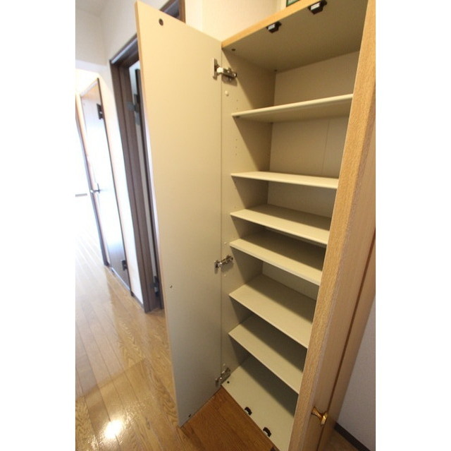 グレースガーデン403号室 玄関