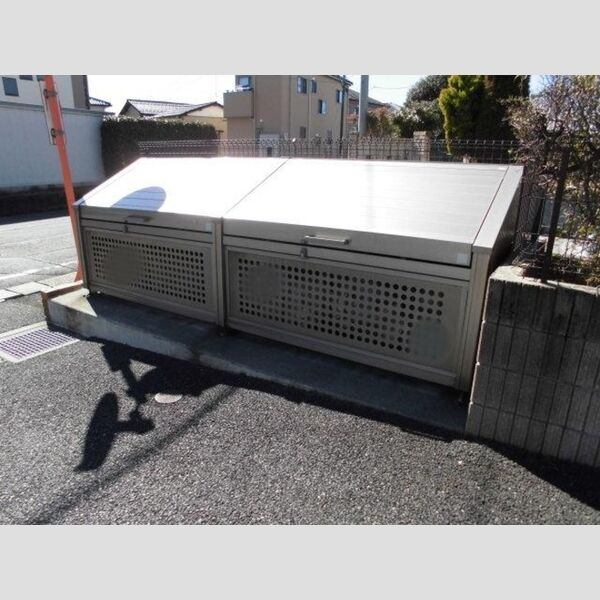 ラビウスコート　A/B ゴミストッカー