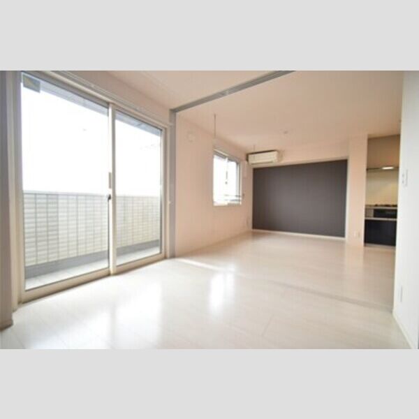 サンライズ202号室 居室とリビングダイニング