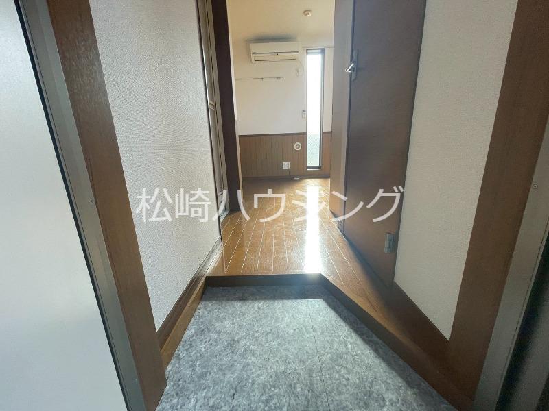 バードウィング上高田1階 玄関