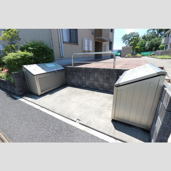 フローラル　C 敷地内ゴミ置場