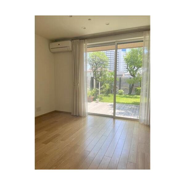 目黒区鷹番1丁目戸建賃貸B号室 リビング