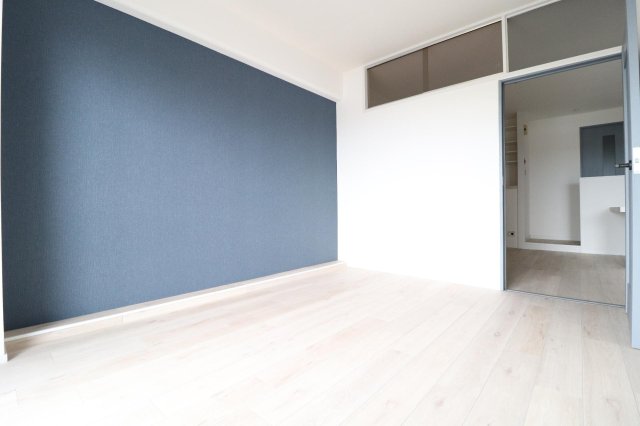 メゾン和光台9階 バルコニーの方を向いて右側の洋室です！