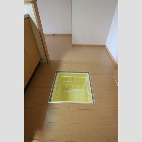 ヴィラ・エスペランサA103号室 キッチン床下収納