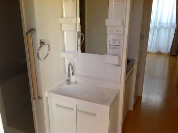 レオパレス中の島 内観