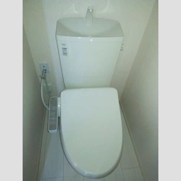 ポルト セレーノ203号室 温水洗浄暖房便座