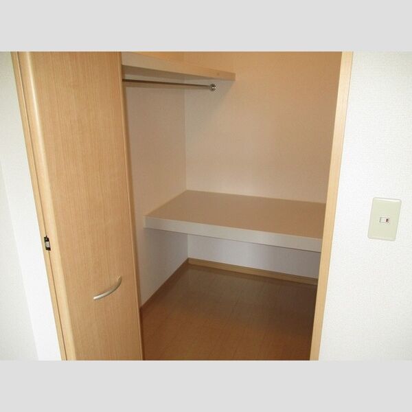 アヴァンセ八幡　AB ウォークインクローゼット