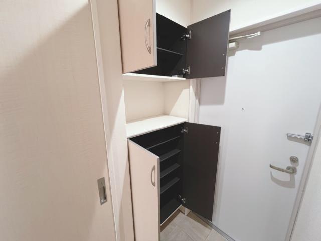 Ｆ＆Ｒ　Ⅱ 下駄箱