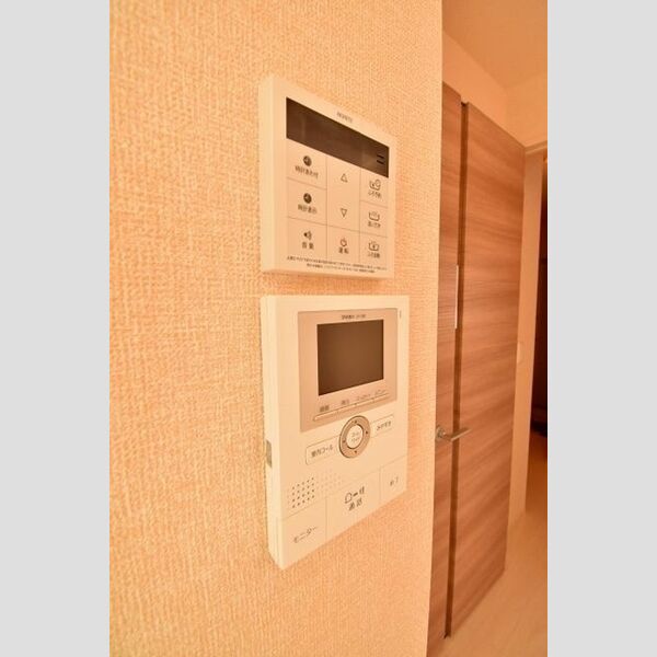 リベルテ　B TVモニターホン(上は給湯リモコン)