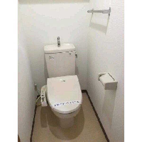 サル・ドュ・セジュール0702号室 温水洗浄暖房便座