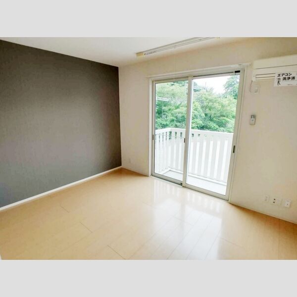 シャングリラ202号室 洋室