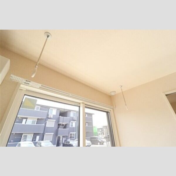 イースト・ヴィラ　Ⅱ101号室 室内物干し