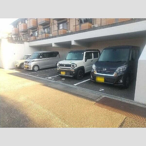 ラックスハイム鶴川台　Ⅰ 駐車場