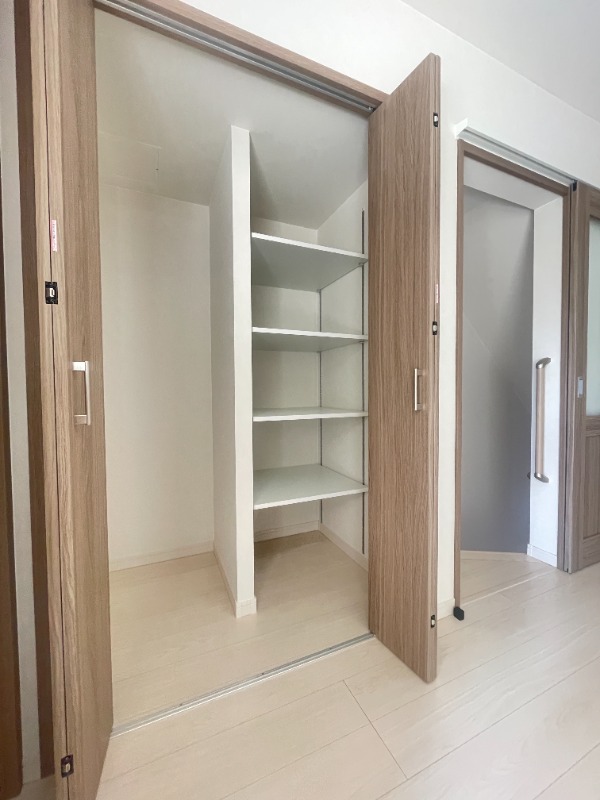アローワン2階 収納