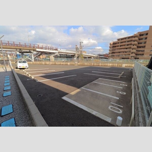 エクシー大宮 駐車場