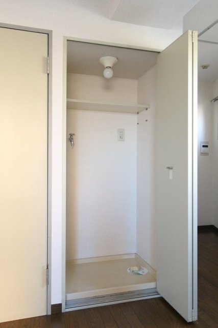 日神パレス生麦 室内洗濯機置場