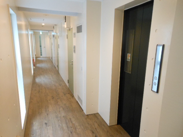 ル・エスト・フォンテーヌ0101号室 共有廊下