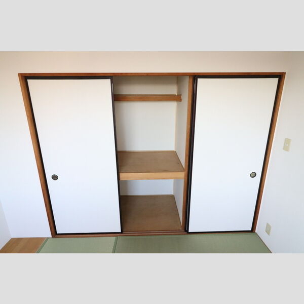 サンヴィレッジ本宿302号室 押入