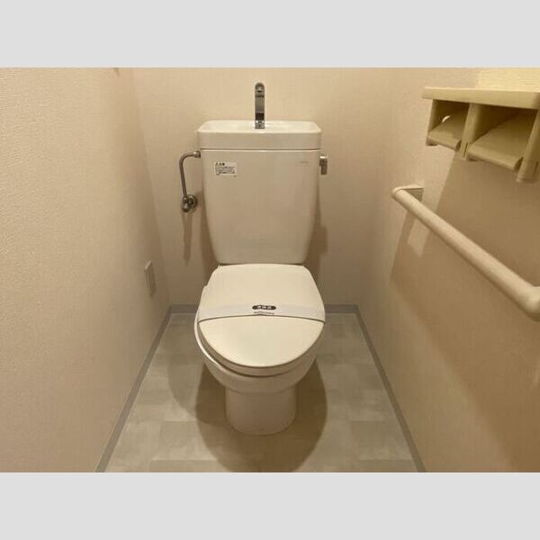 モニュメントスクウェア　弐番館 弐番館104号室　トイレ