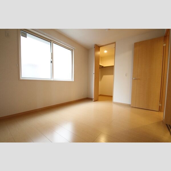 カーサ青井303号室 ウォークインクローゼットがある洋室