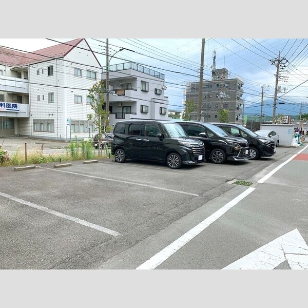 シティーフラット服部2B号室 駐車場