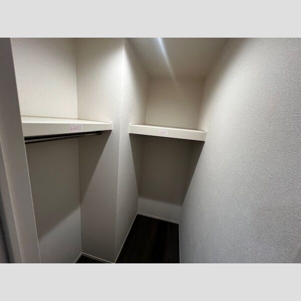 Celeste戸田公園102号室 ウオークインクローゼット