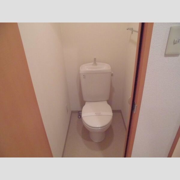 クレスト東金町601号室 トイレ