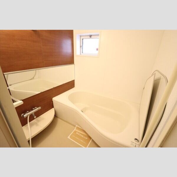 リビングタウン本庄　C 追い焚き機能付き一坪風呂(窓付き)