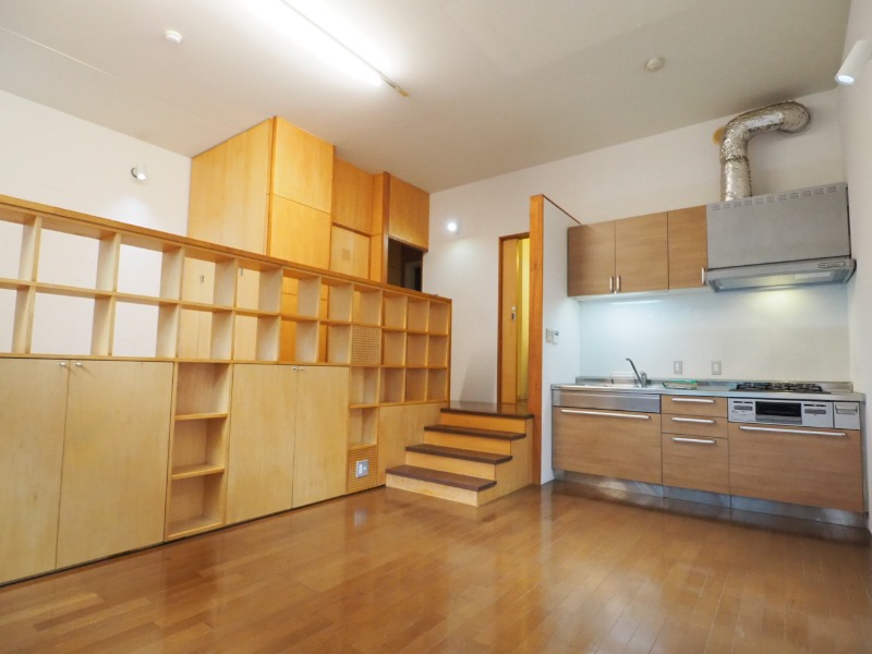 NTPRレジデンス下馬1階 リビング