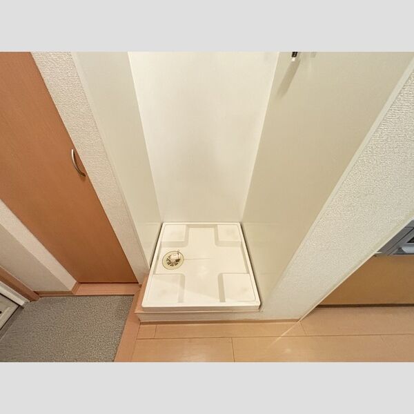 クレスト西戸部205号室 室内洗濯機置き場