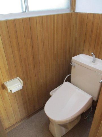 緑区大椎町　白鳥戸建 トイレ　ウォシュレット付いてます。