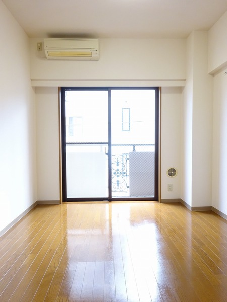 グリフィン横浜・メディオ リビング