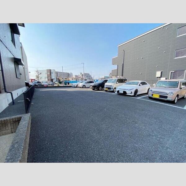 アベニューサイド本郷 駐車場