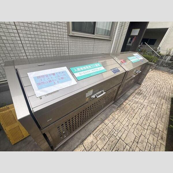 クレール ド ルネ ゴミ置き場