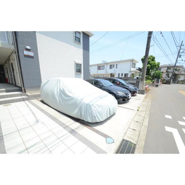 グリーンバード湘南102号室 駐車場