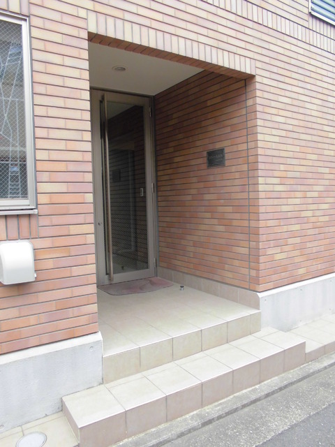 ソフィー武蔵野0203号室 オートロック付エントランス♪