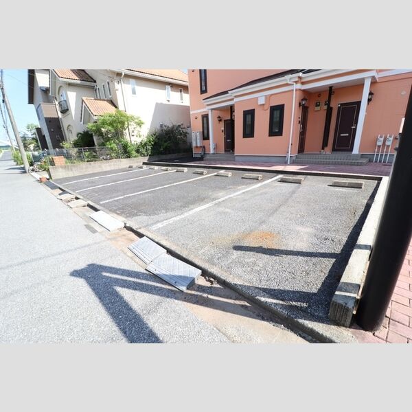 サンハイム学園前　A102号室 駐車場