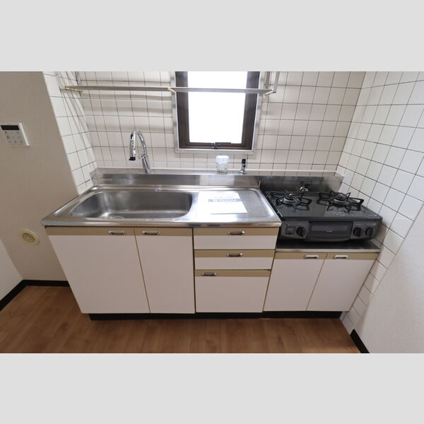 ネオシャルム織戸 3口ガスコンロ付キッチン