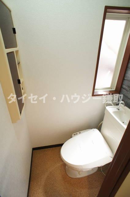 アーバンライフおゆみ野Ａ棟 トイレに小窓もあります
