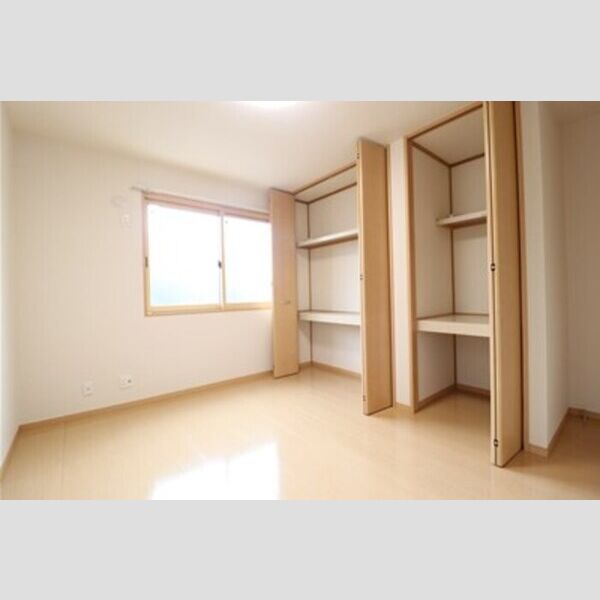 ロイヤルヒルズ春日　ABCDD102号室 洋室6.5帖