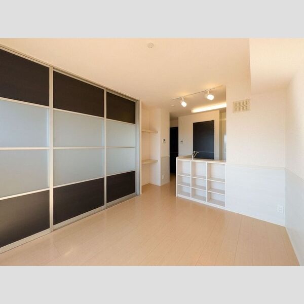 Villa　Etude　Court303号室 リビングダイニング